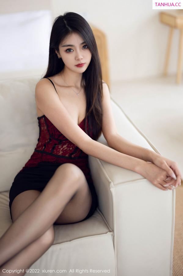 可乐Vicky  [XiuRen]高清写真图 2022.10.27 No.5769 可乐Vicky 黑丝短裙第6张图片